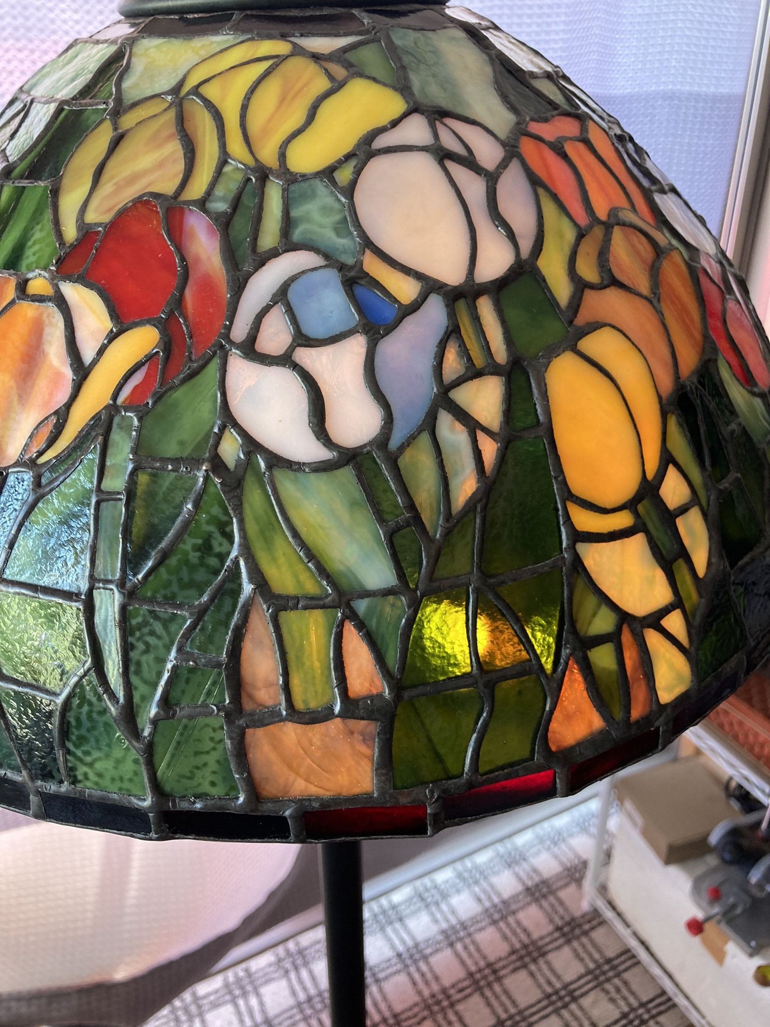 stained glass tulip lamp
